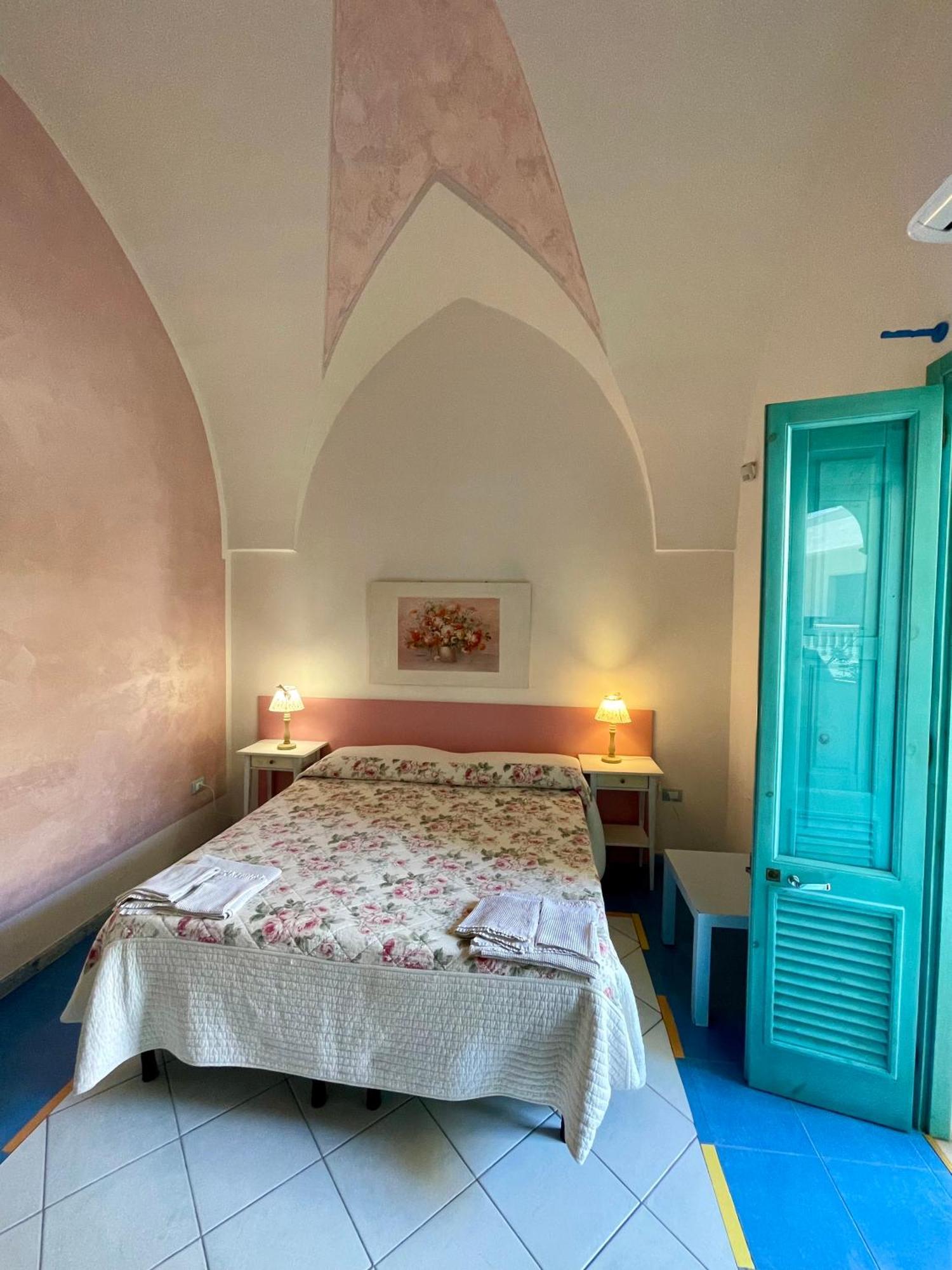 Bed and Breakfast Araucaria Торре-Сан-Джованни-Удженто Экстерьер фото